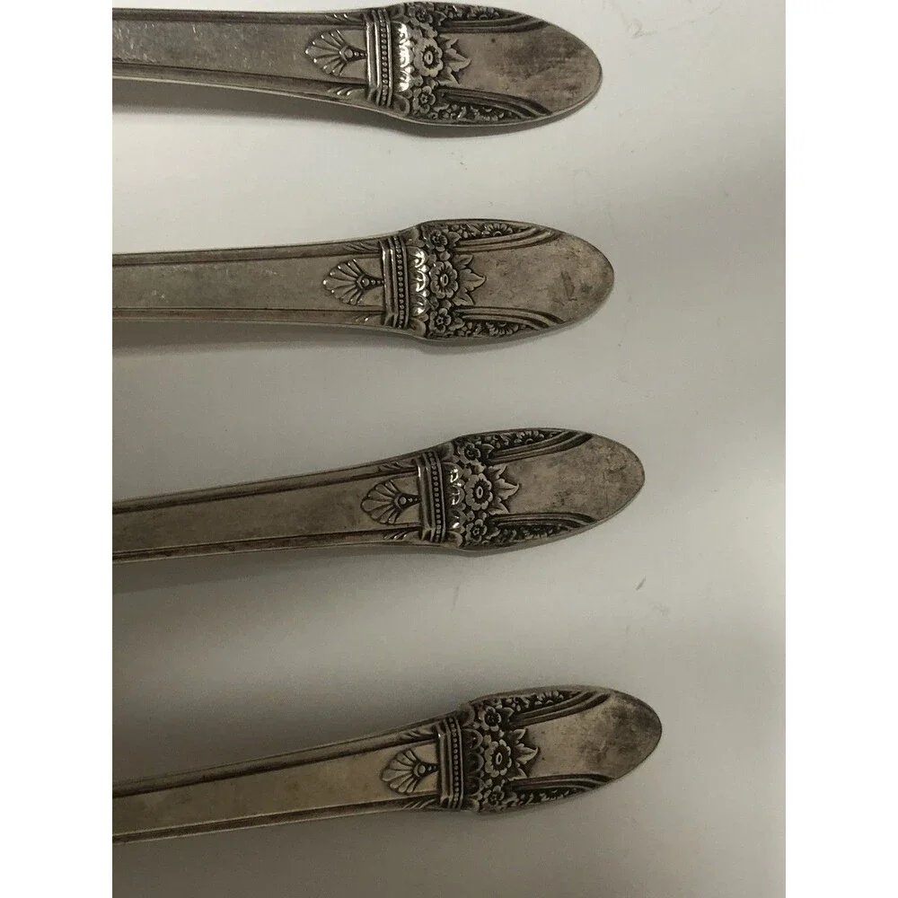 4 1847 Rodgers Bros Salad Forks 6 .75 “ First Love Silverplate